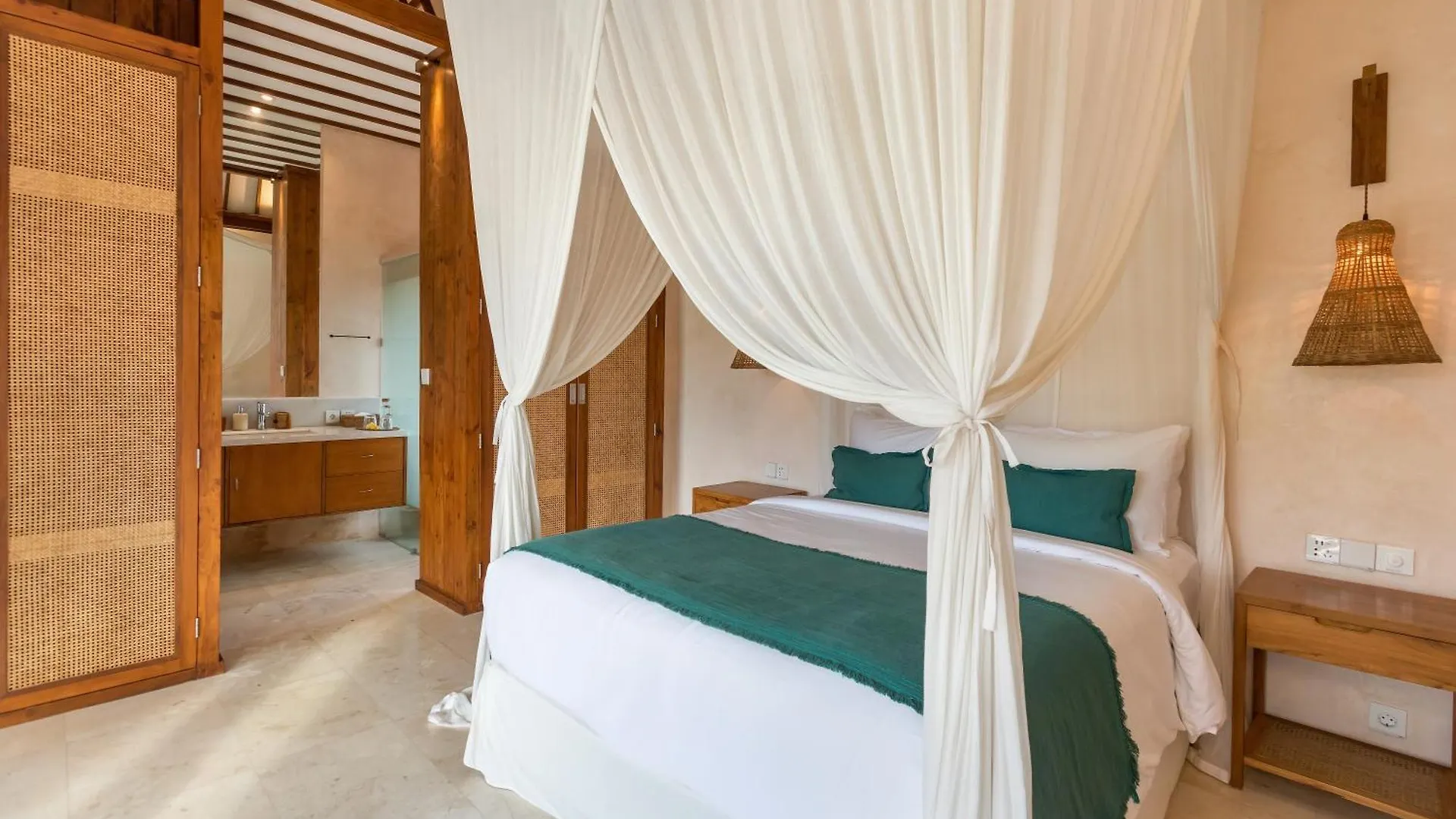 Villa Aloui By Villa Finder Kerobokan   Kerobokan (Bali)
